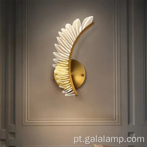 Lâmpada elegante de parede de penas acrílicas